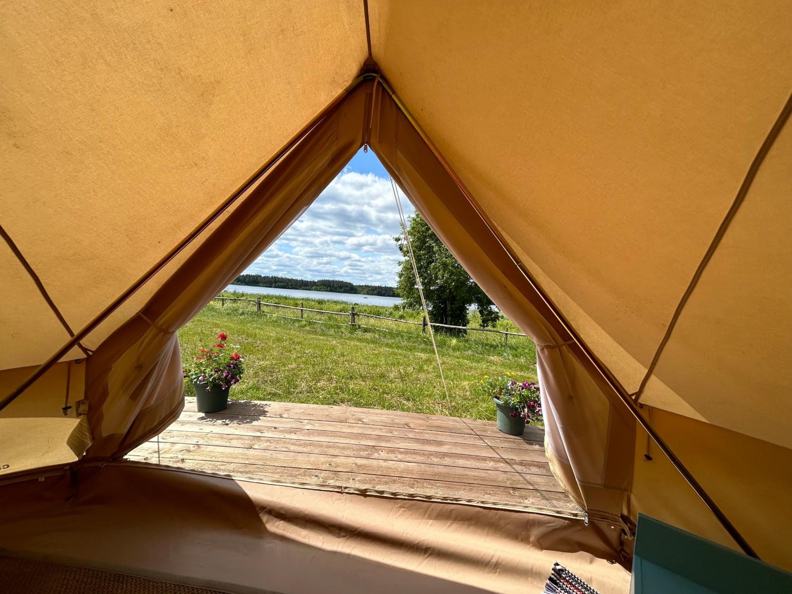 Männituka glamping by lake Ähijärv