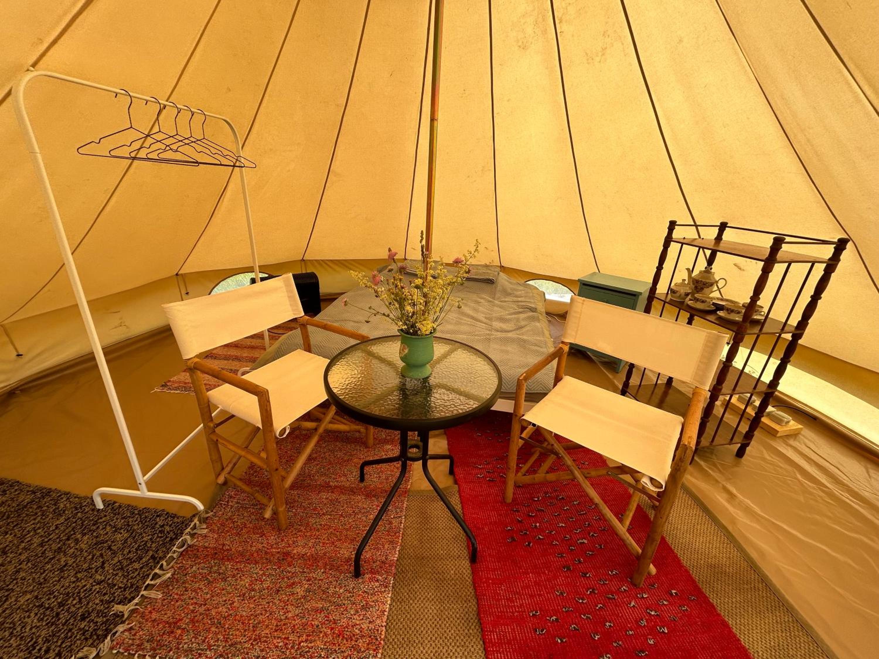 Männituka glamping by lake Ähijärv