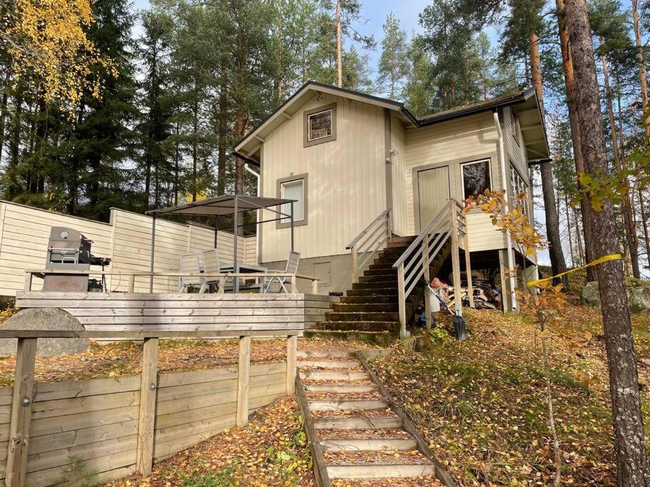 Mökki ja rantasauna rauhallisessa paikassa
