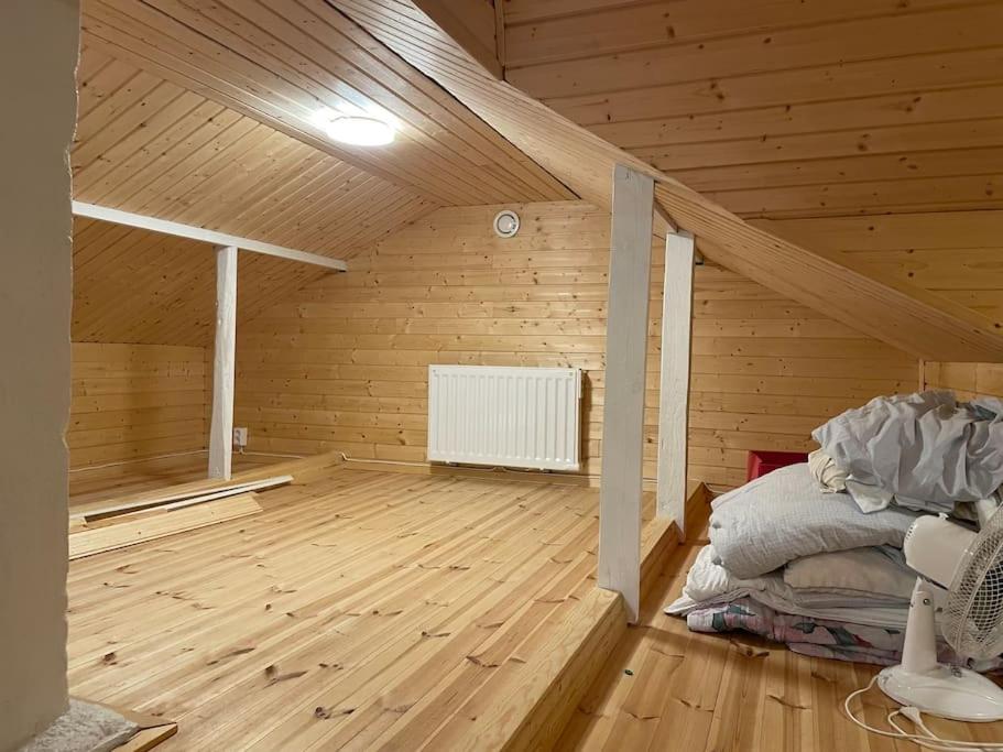 Mökki ja rantasauna rauhallisessa paikassa