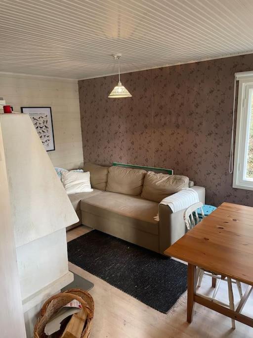 Mökki ja rantasauna rauhallisessa paikassa