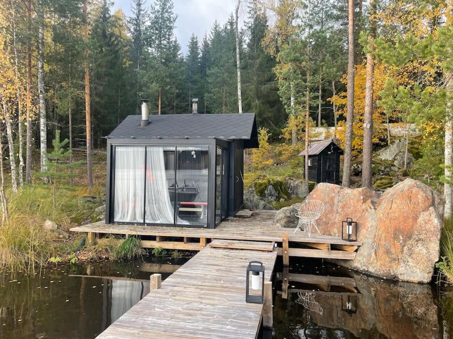 Mökki ja rantasauna rauhallisessa paikassa