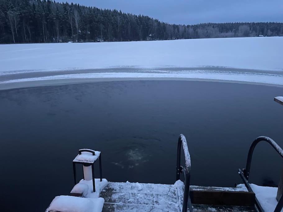 Mökki ja rantasauna rauhallisessa paikassa