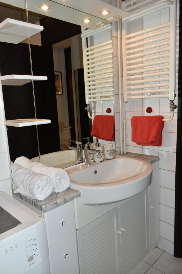 MI6 Zagreb - Apartment en Zagreb — bathroom