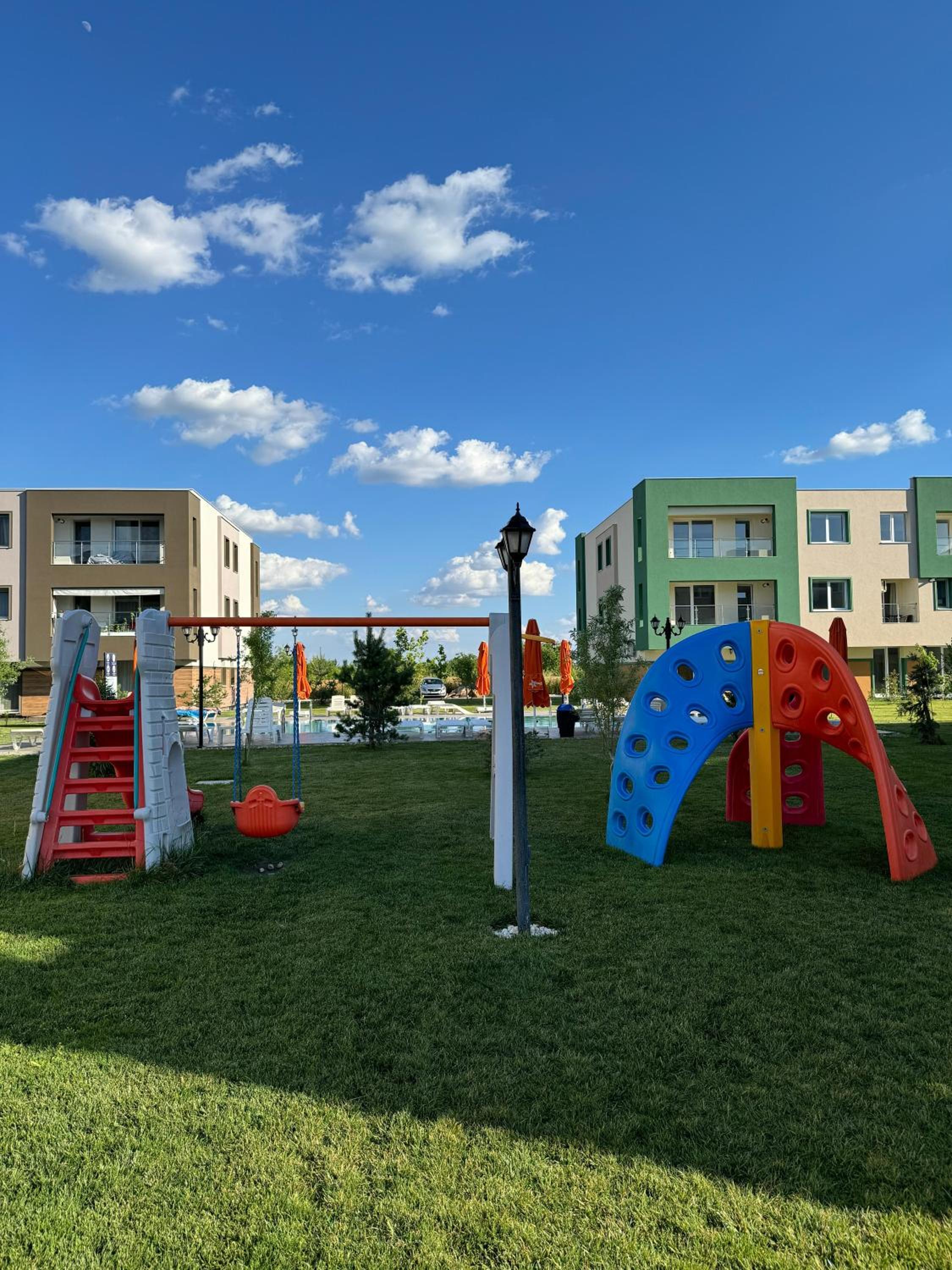Libertatii Gardens Poolside AIRPORT&THERME