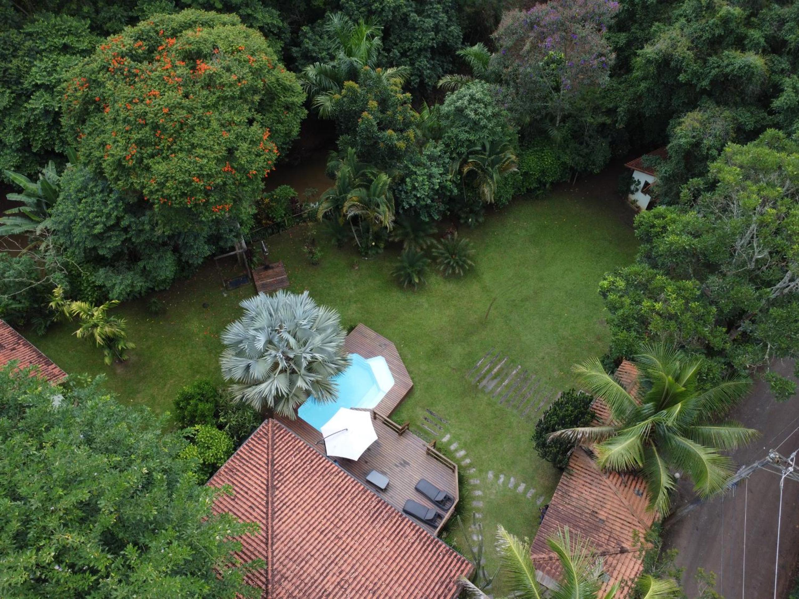 Casa com Piscina em Secretário