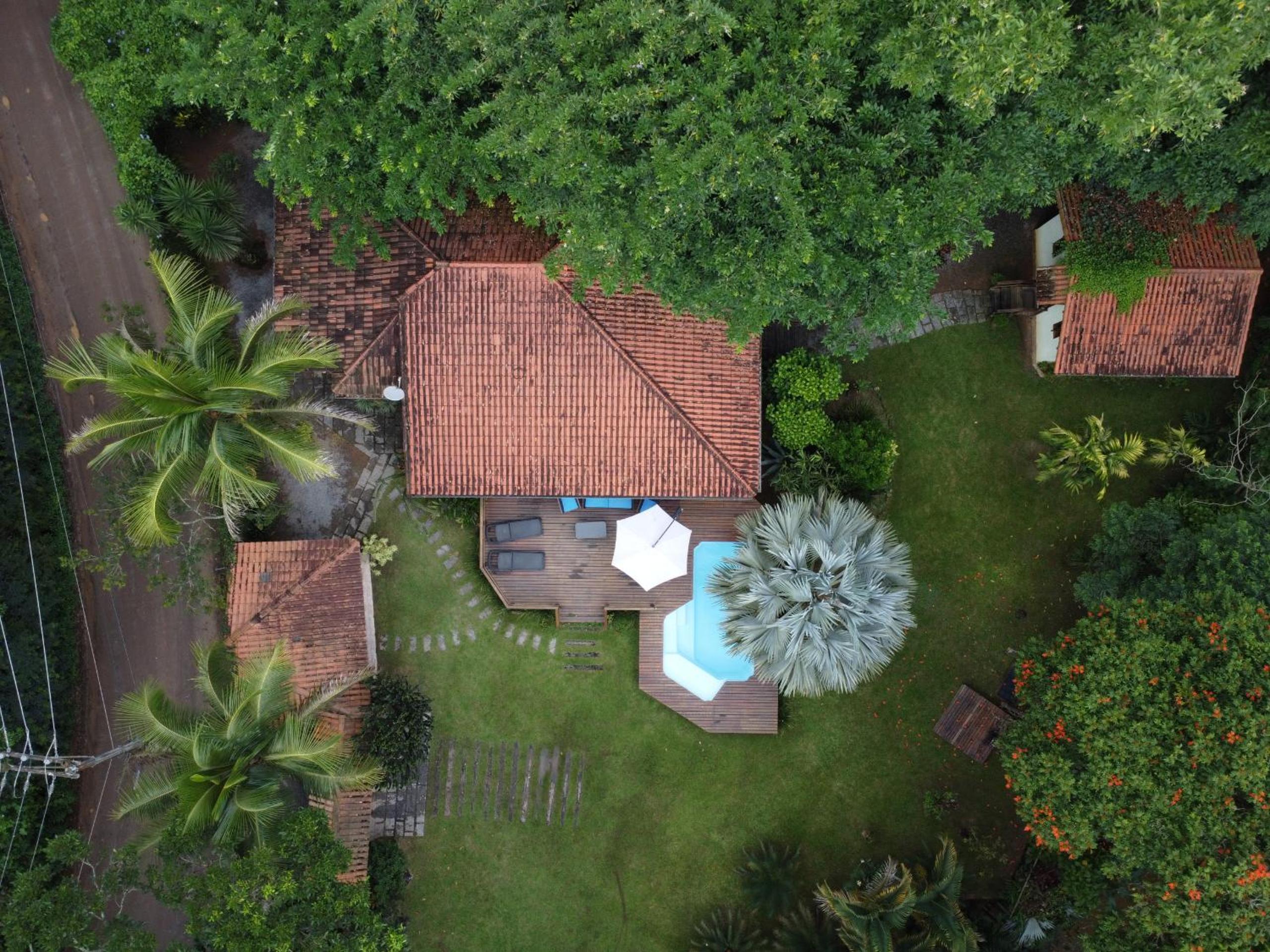 Casa com Piscina em Secretário