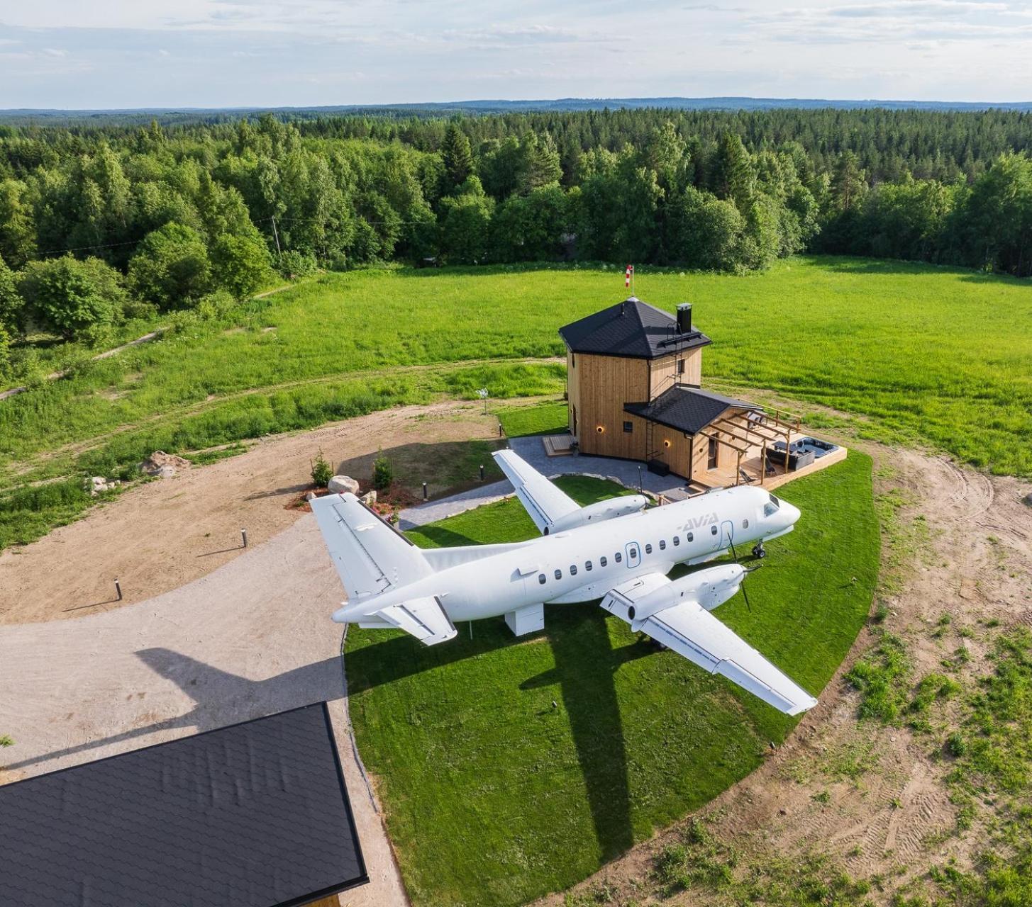 Ilmatar Airplane Lodge