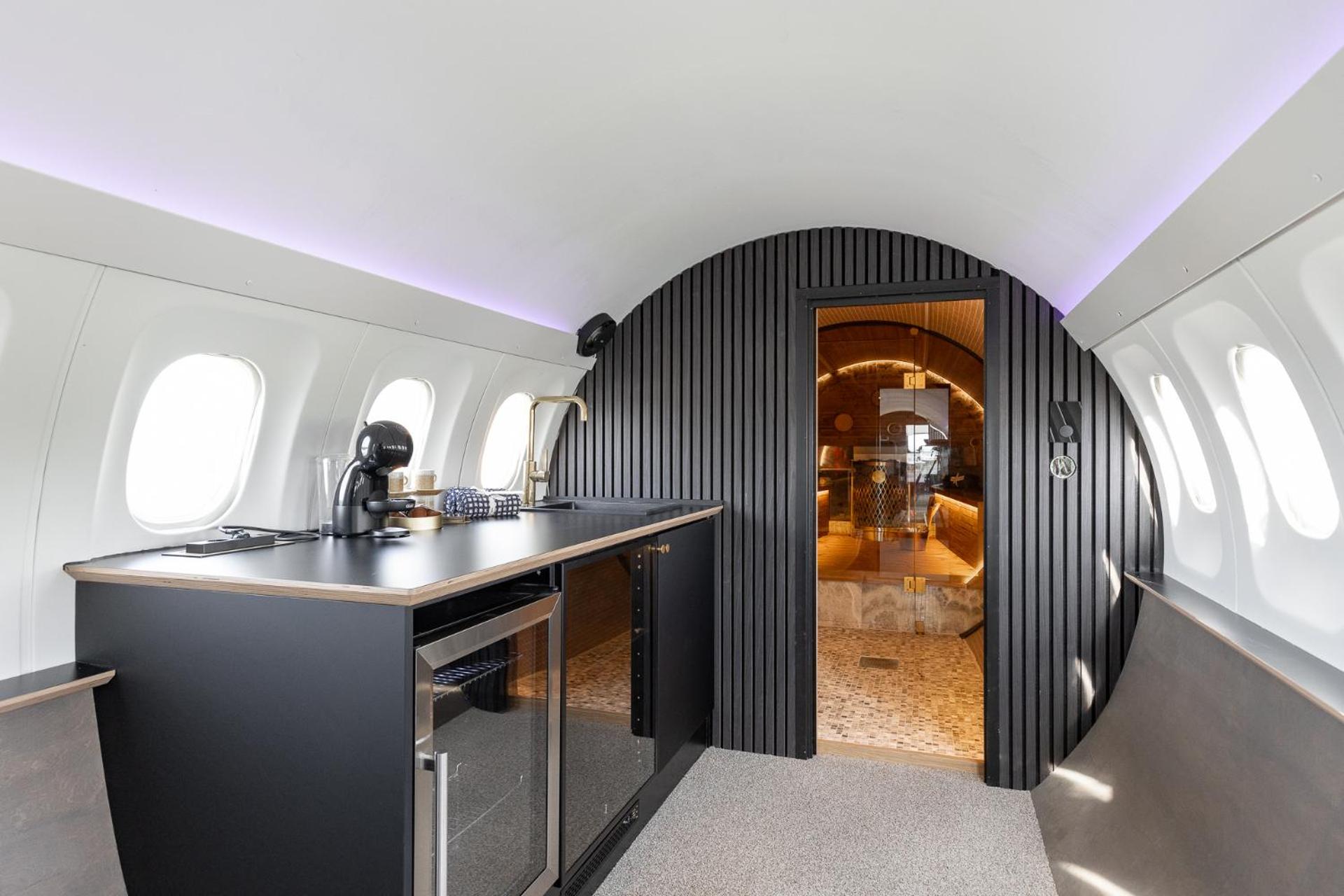 Ilmatar Airplane Lodge