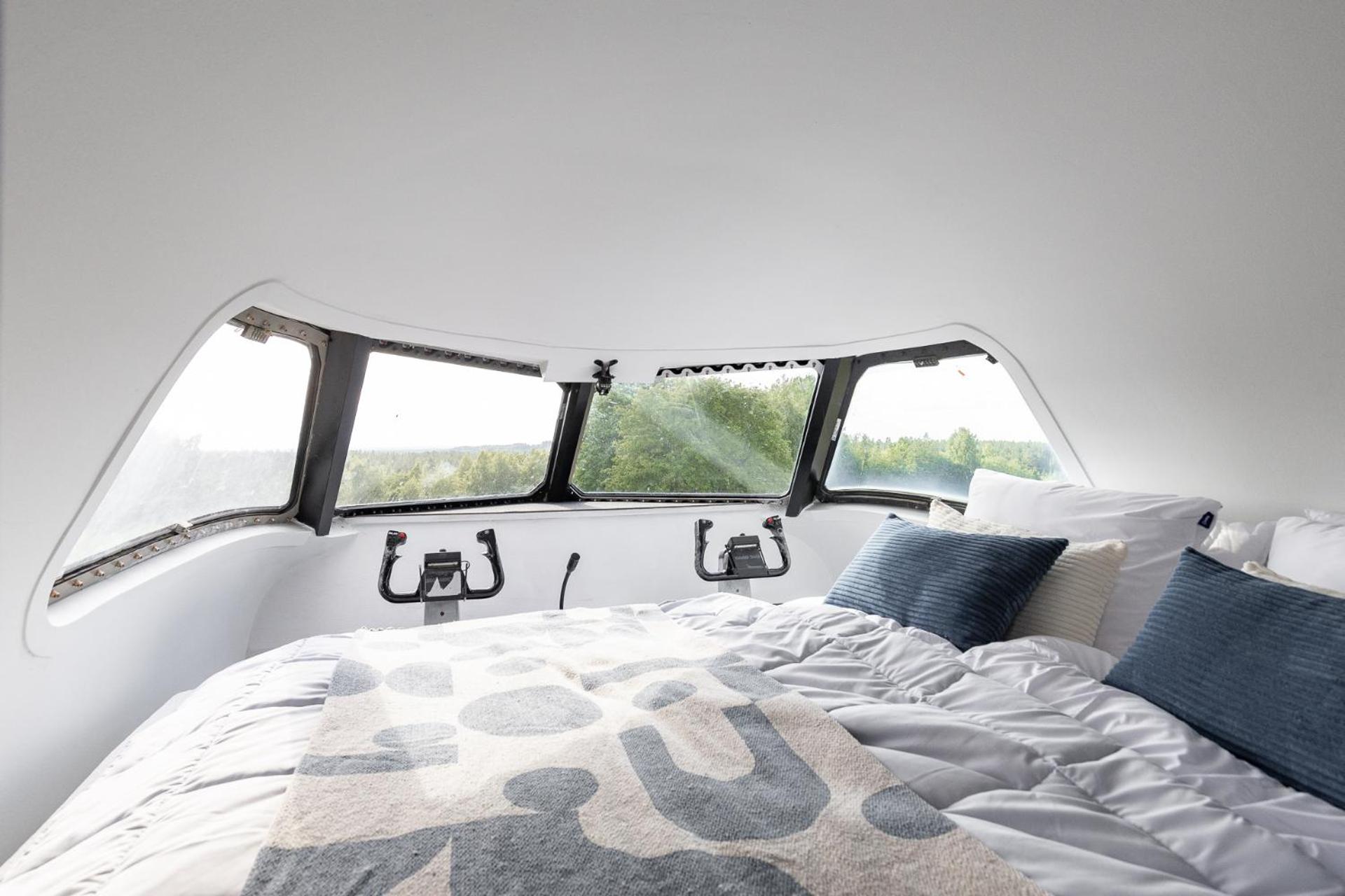 Ilmatar Airplane Lodge