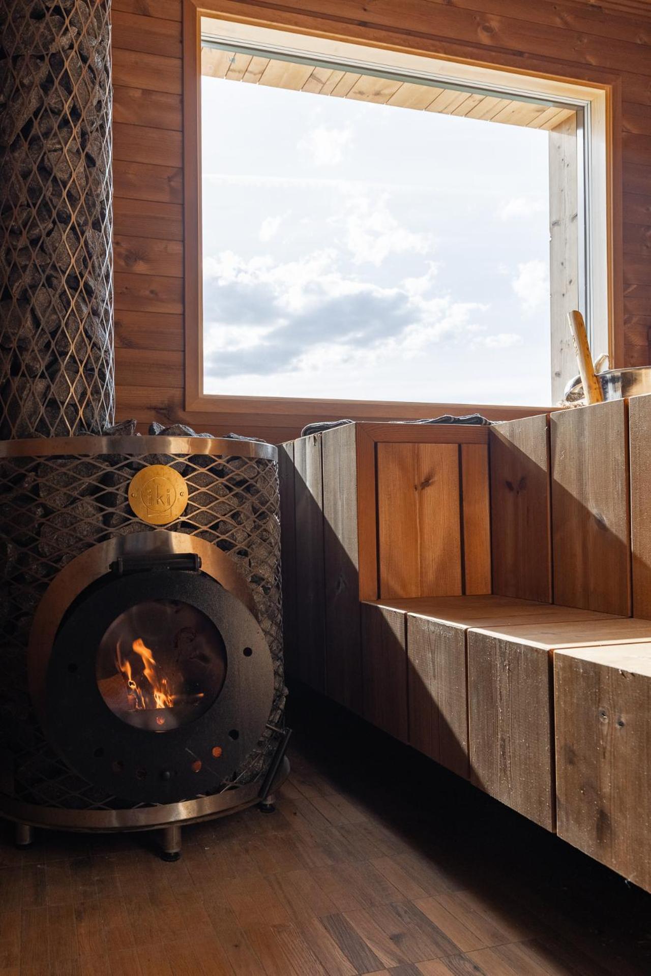 Ilmatar Airplane Lodge