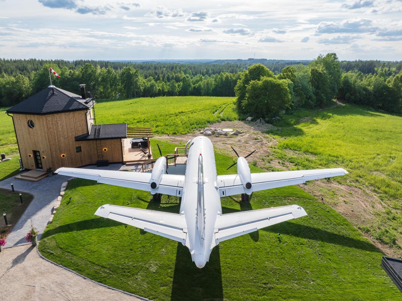 Ilmatar Airplane Lodge