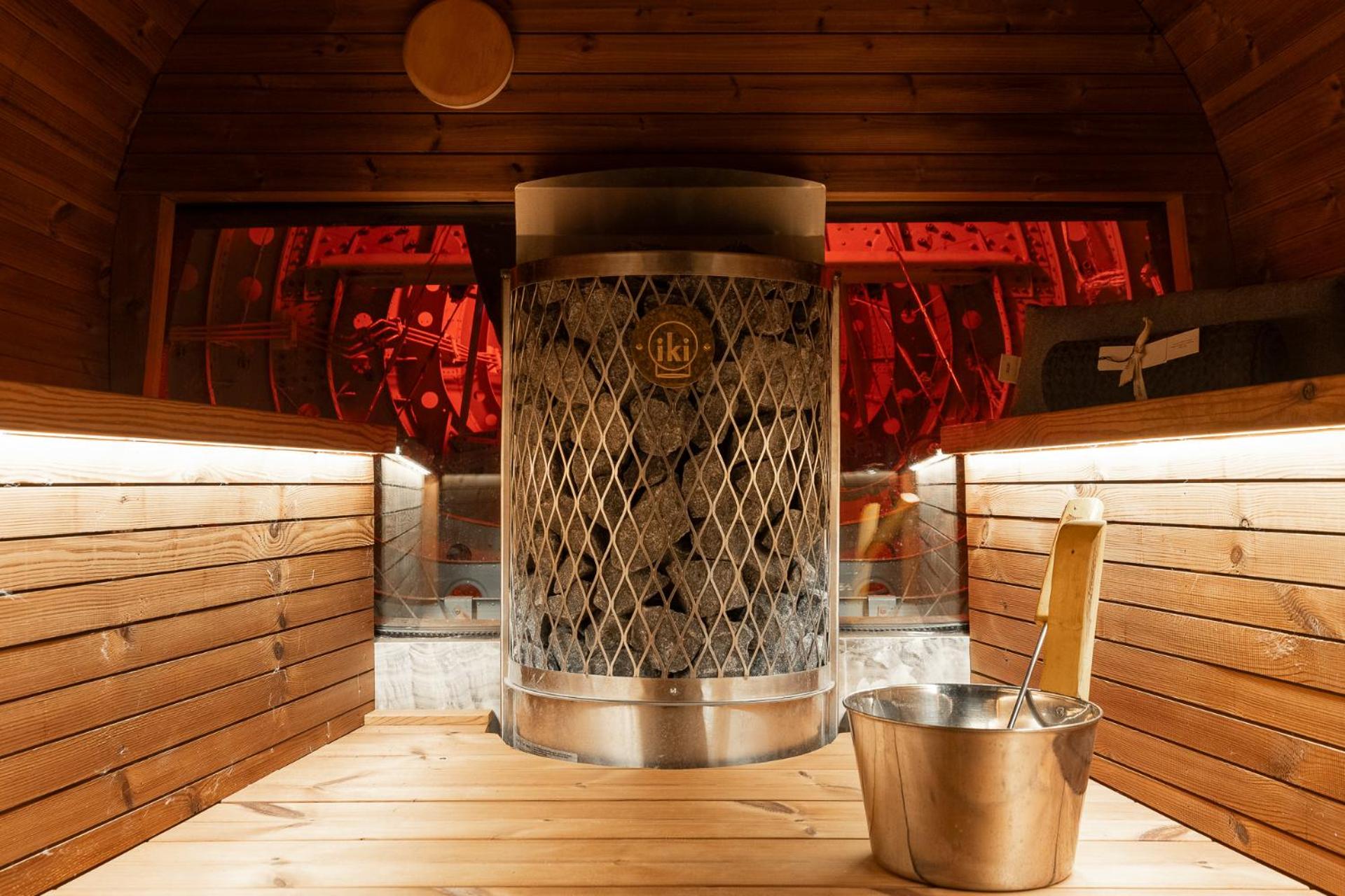 Ilmatar Airplane Lodge