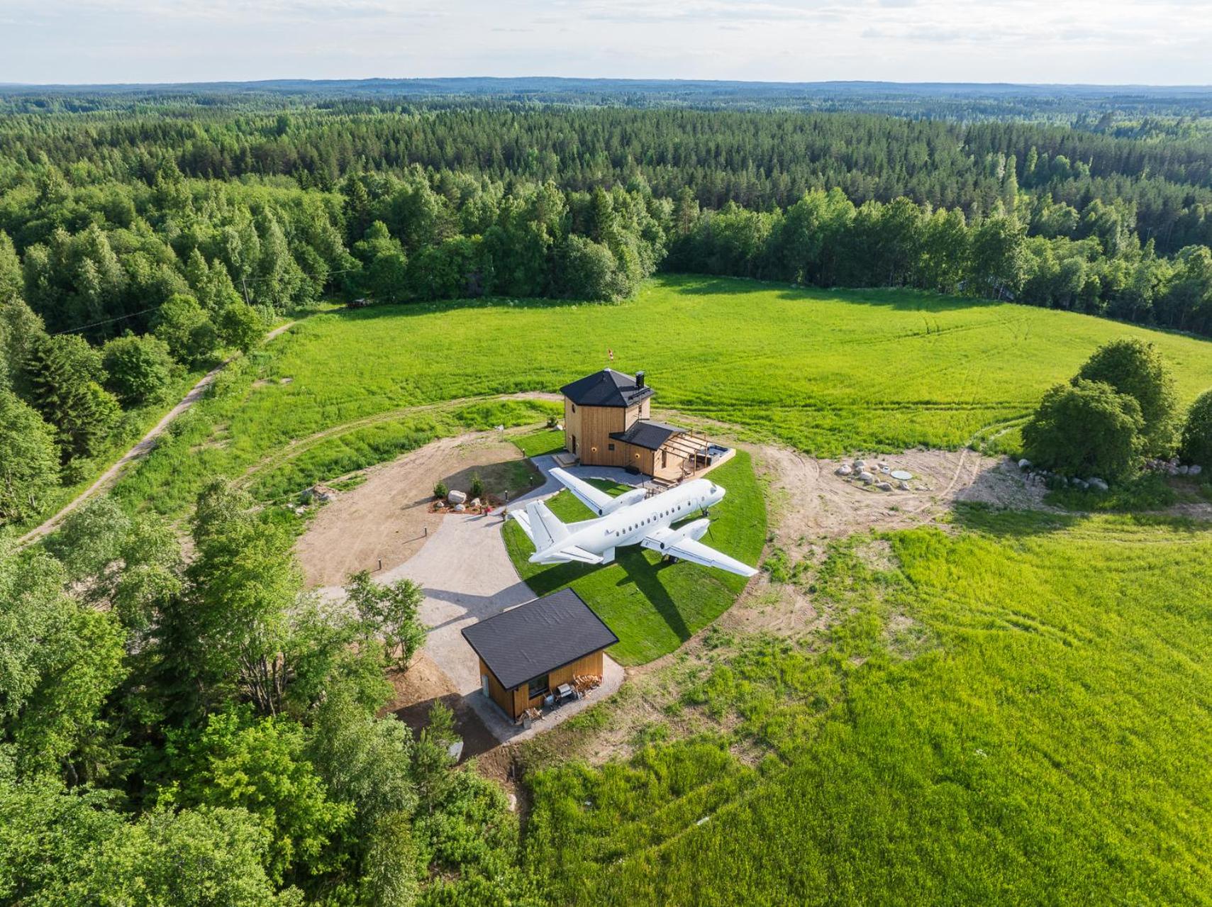 Ilmatar Airplane Lodge