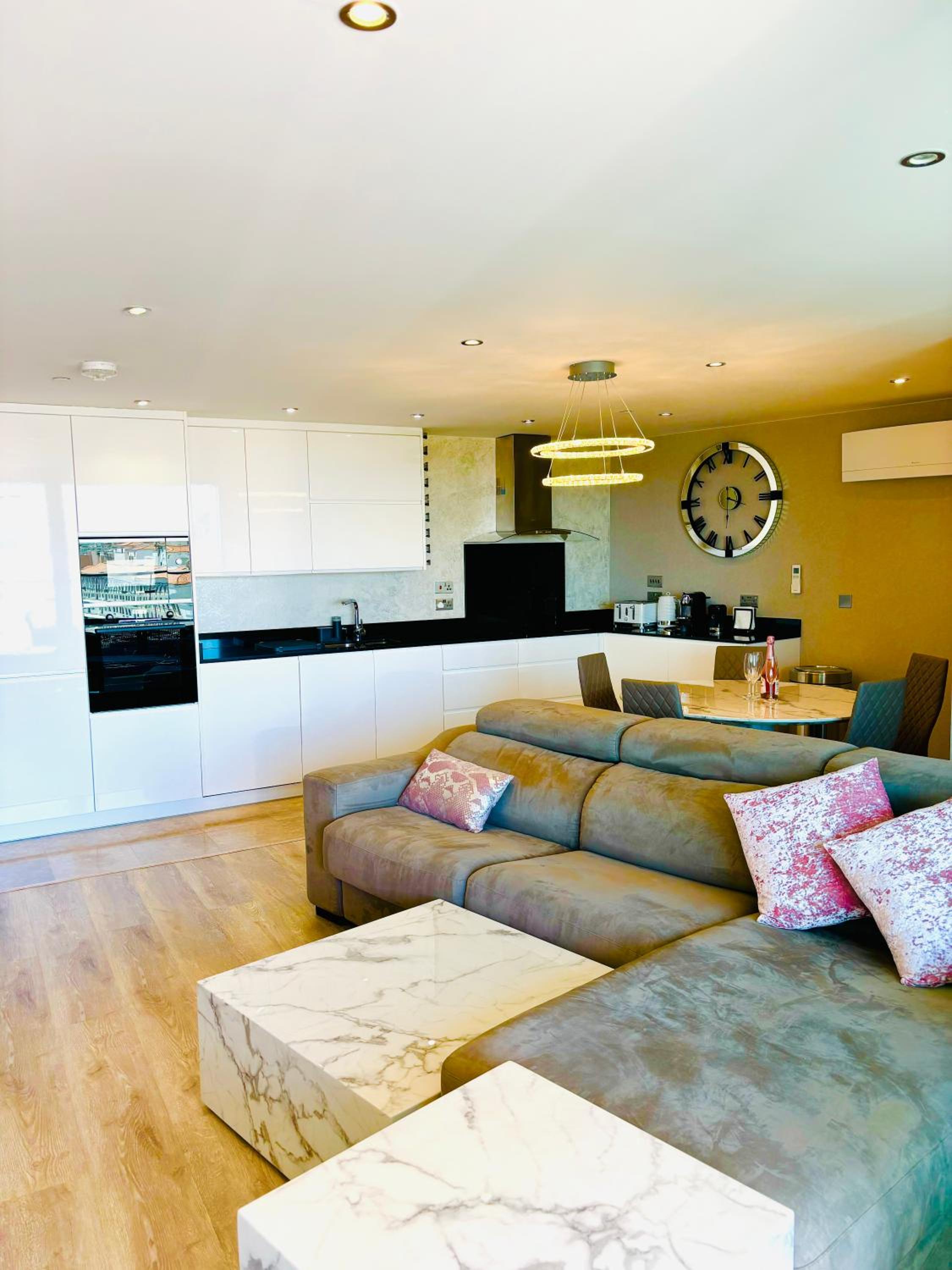 2BR Modern Ocean Village with pools and Amazing Views view 5