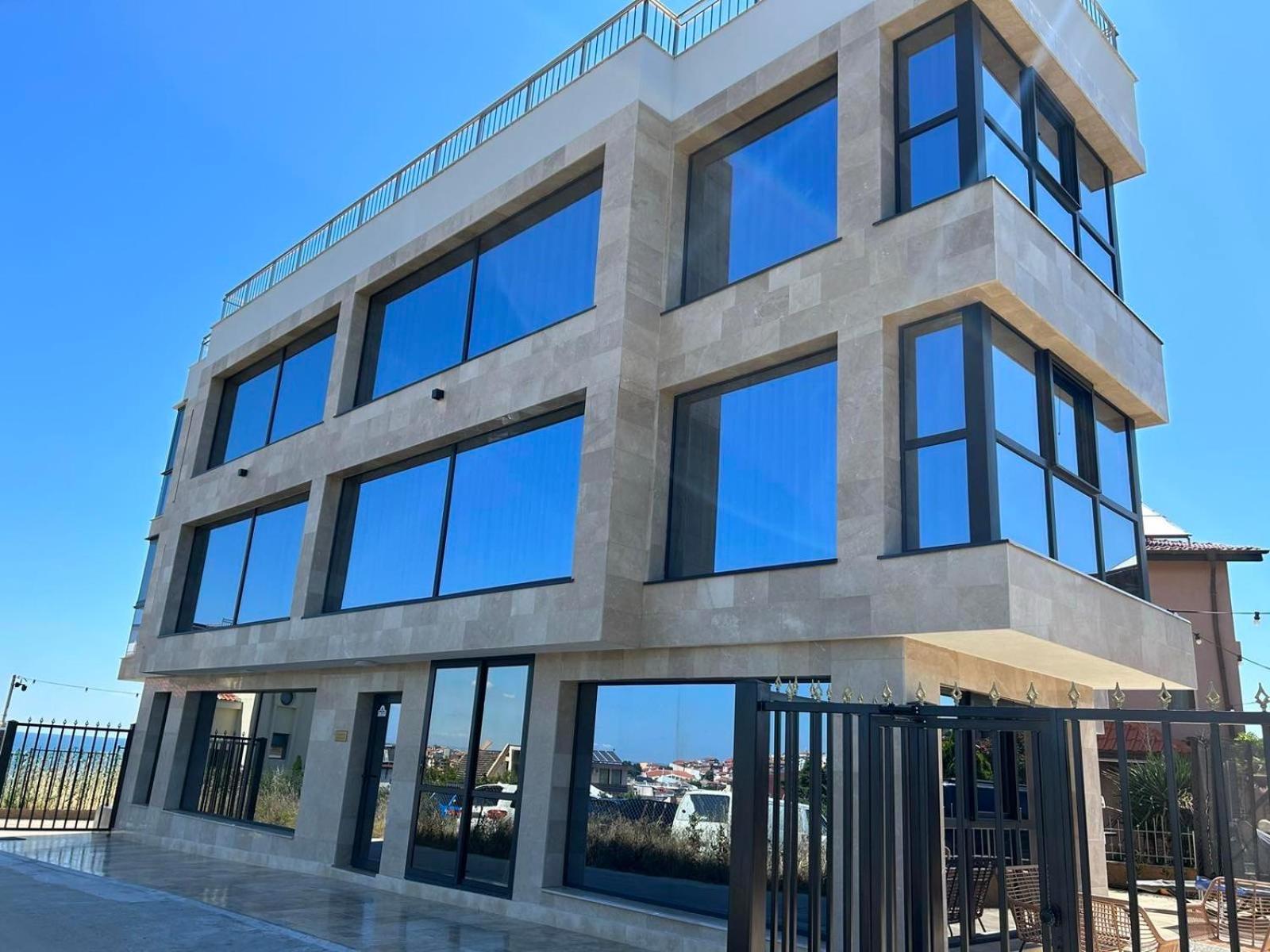 Ivon Apartments