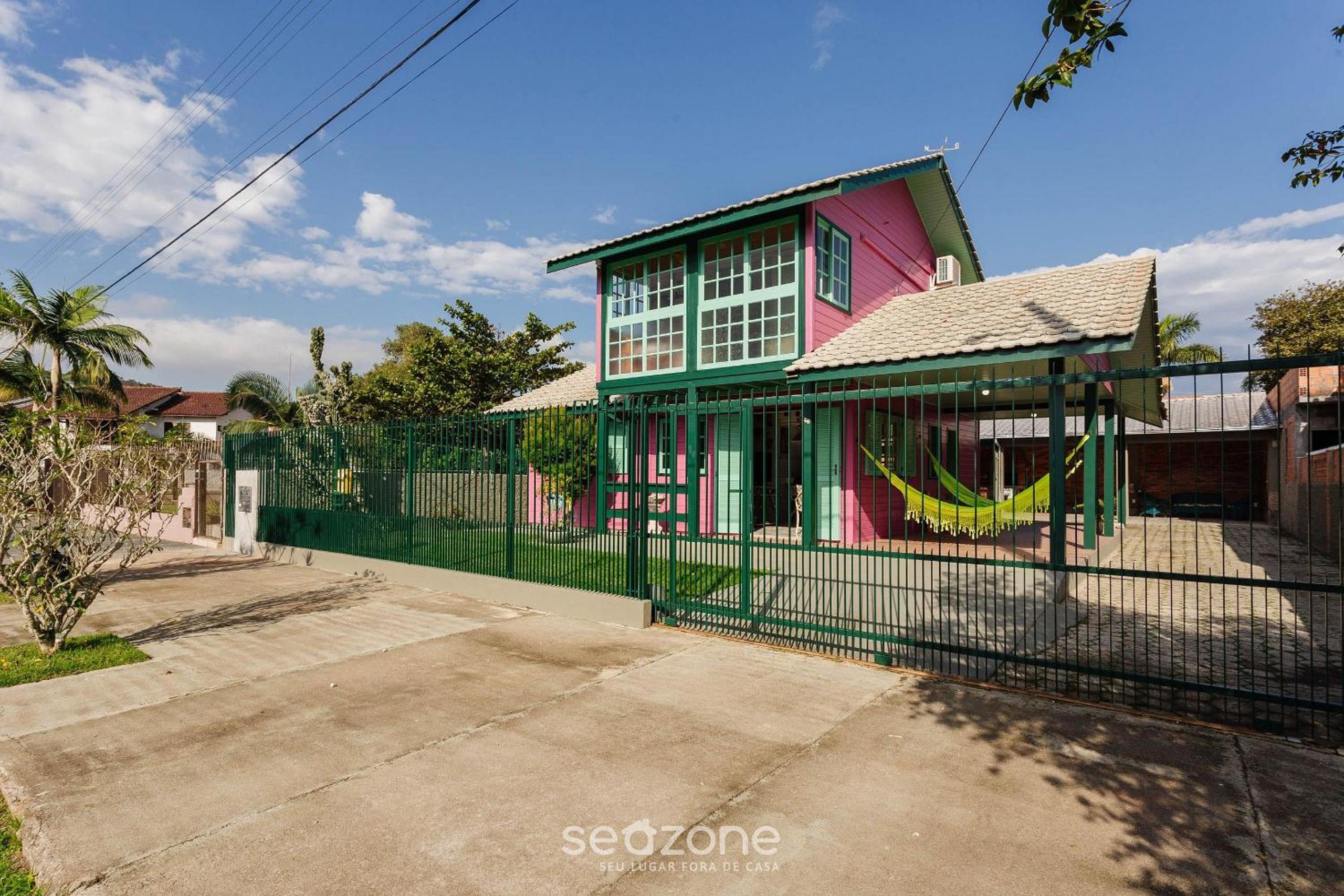 Pleasant Townhouse w/ BBQ 90m from the Sea RDD657