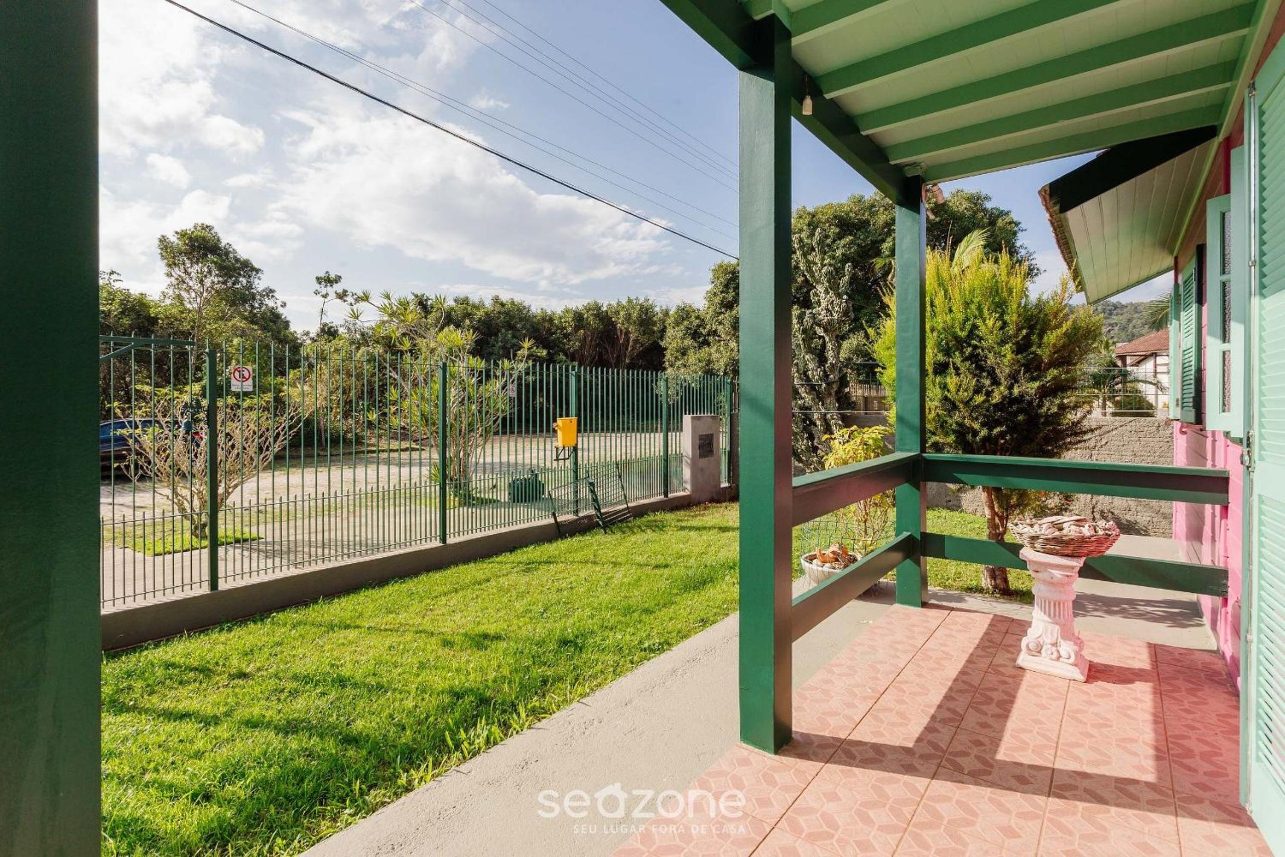 Pleasant Townhouse w/ BBQ 90m from the Sea RDD657