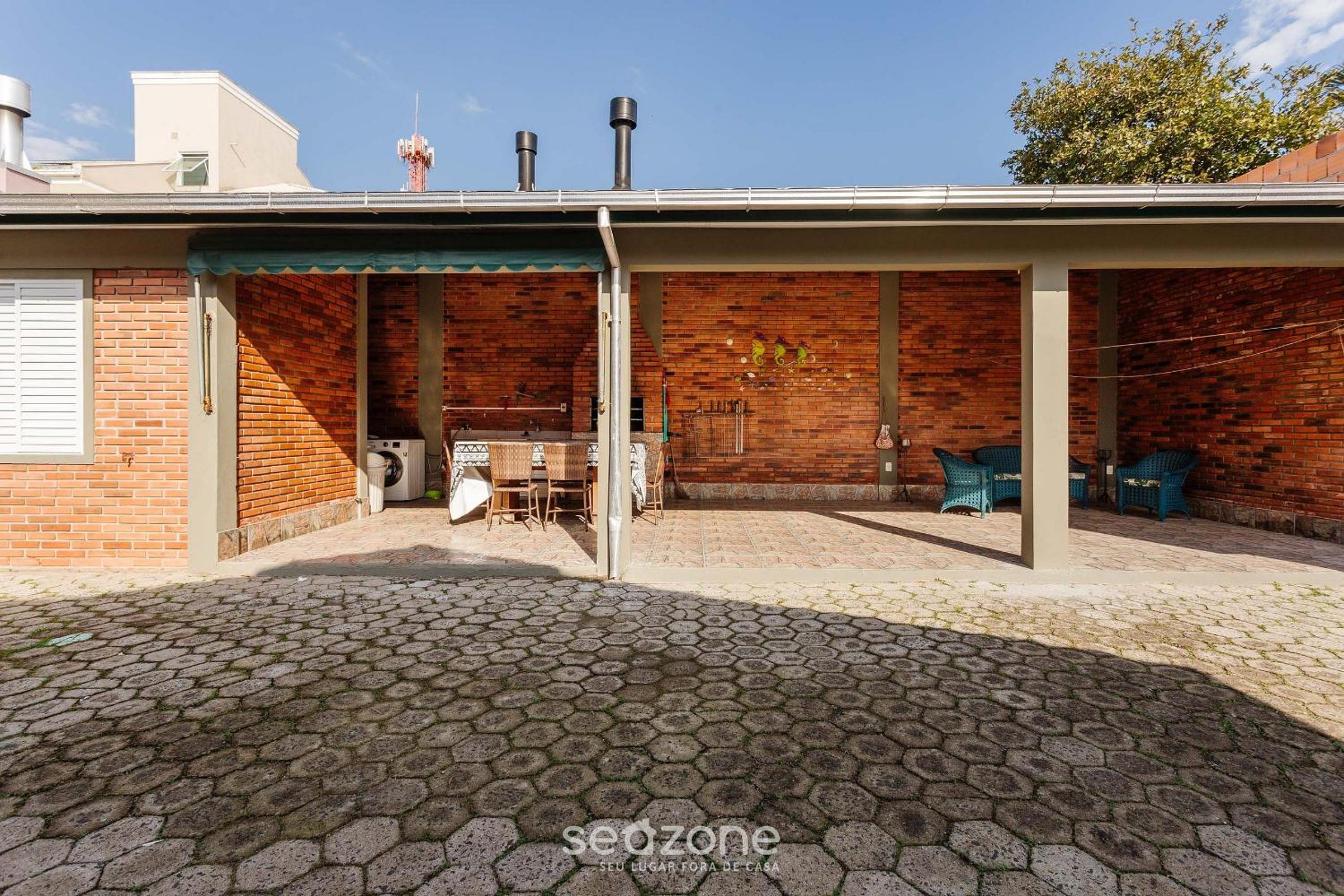 Pleasant Townhouse w/ BBQ 90m from the Sea RDD657