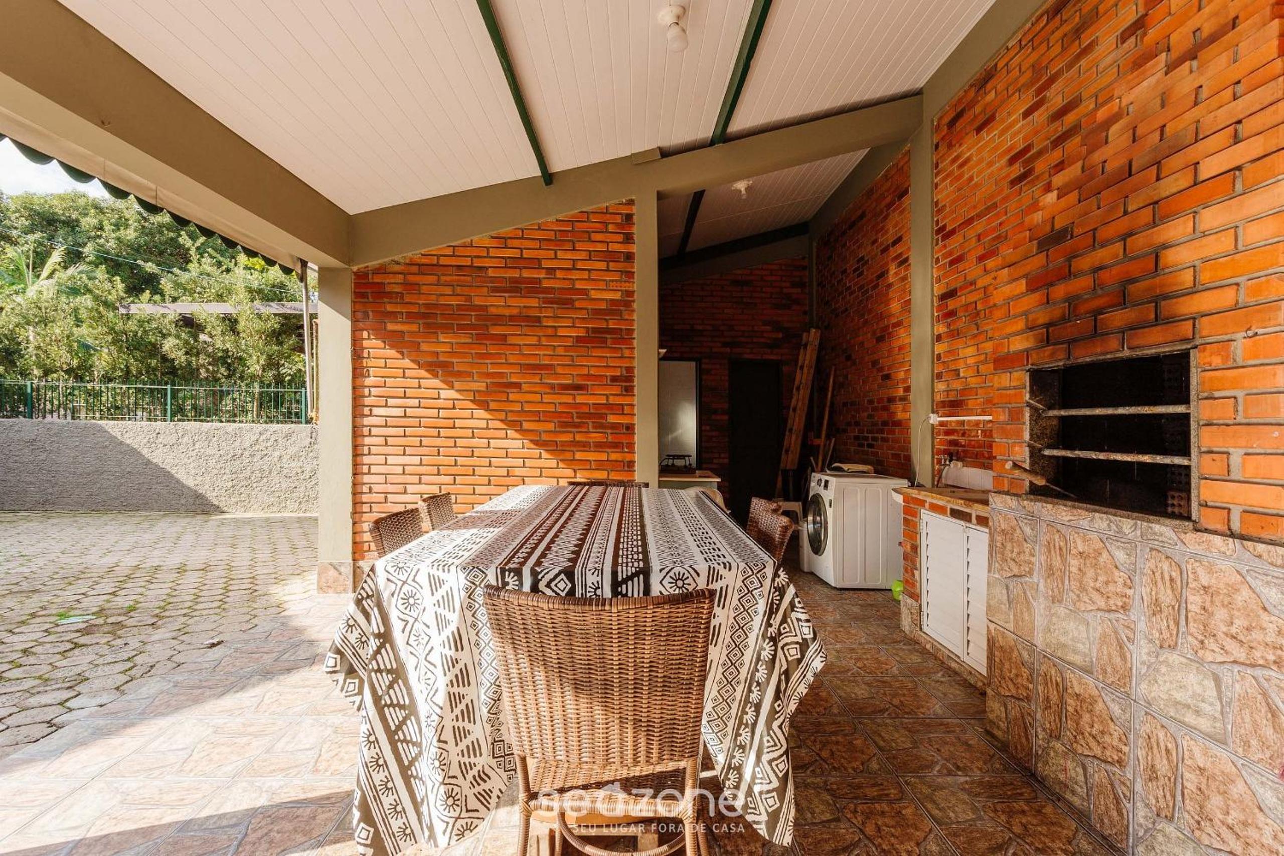 Pleasant Townhouse w/ BBQ 90m from the Sea RDD657