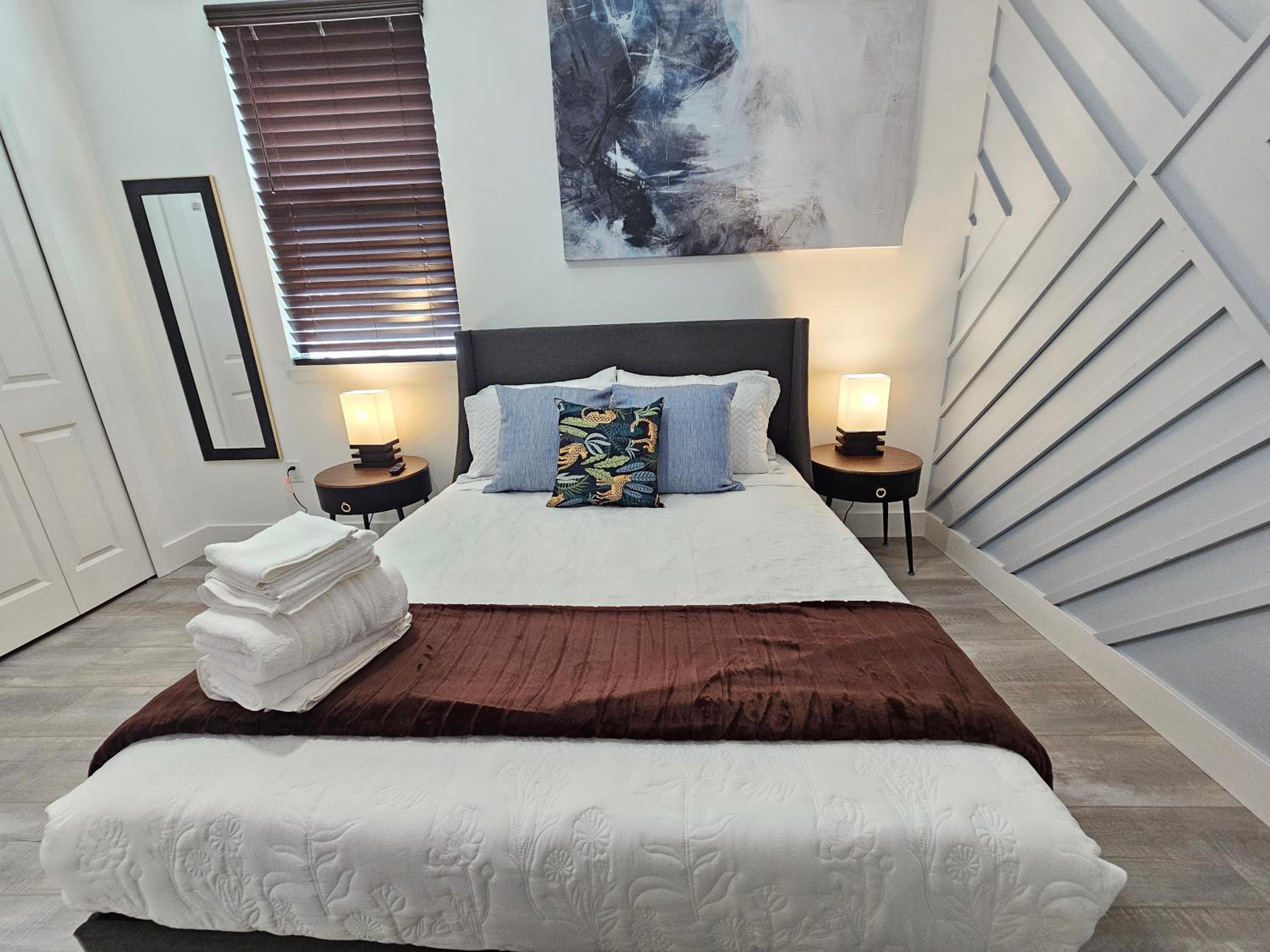 LUXURY 5bd 4ba w Jacuzzi tub Winter Park CP Orlando Gem