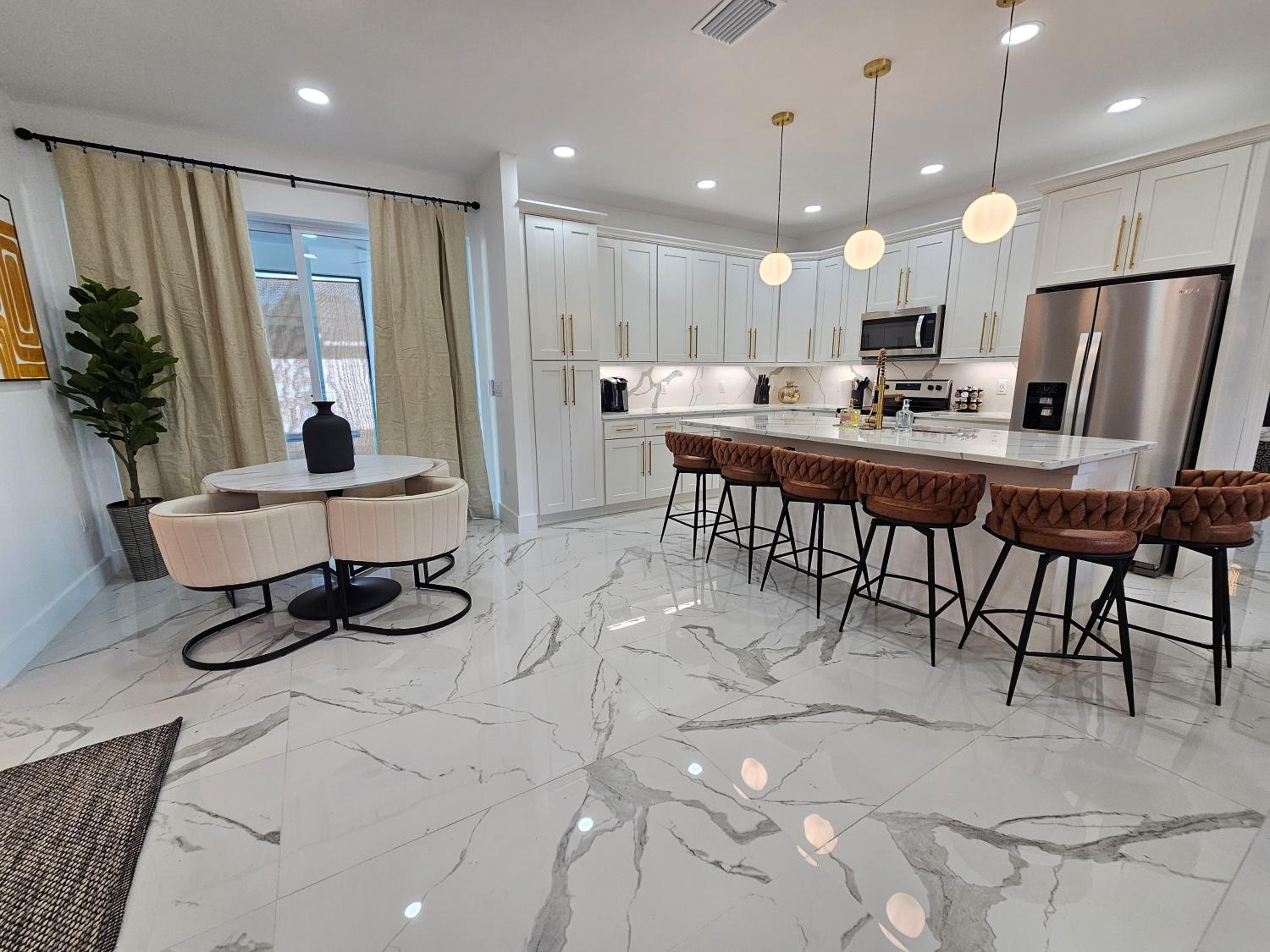 LUXURY 5bd 4ba w Jacuzzi tub Winter Park CP Orlando Gem