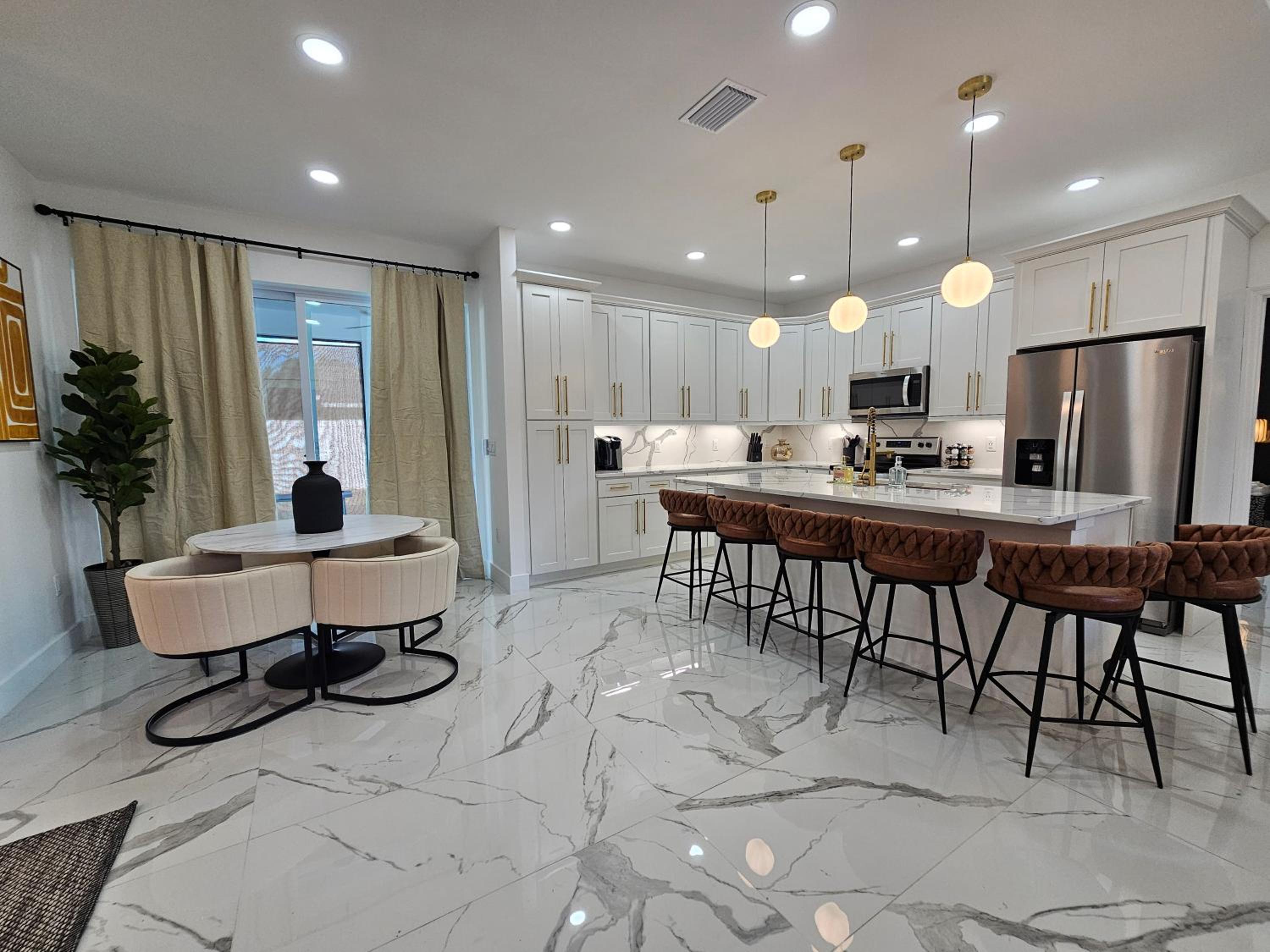 LUXURY 5bd 4ba w Jacuzzi tub Winter Park CP Orlando Gem