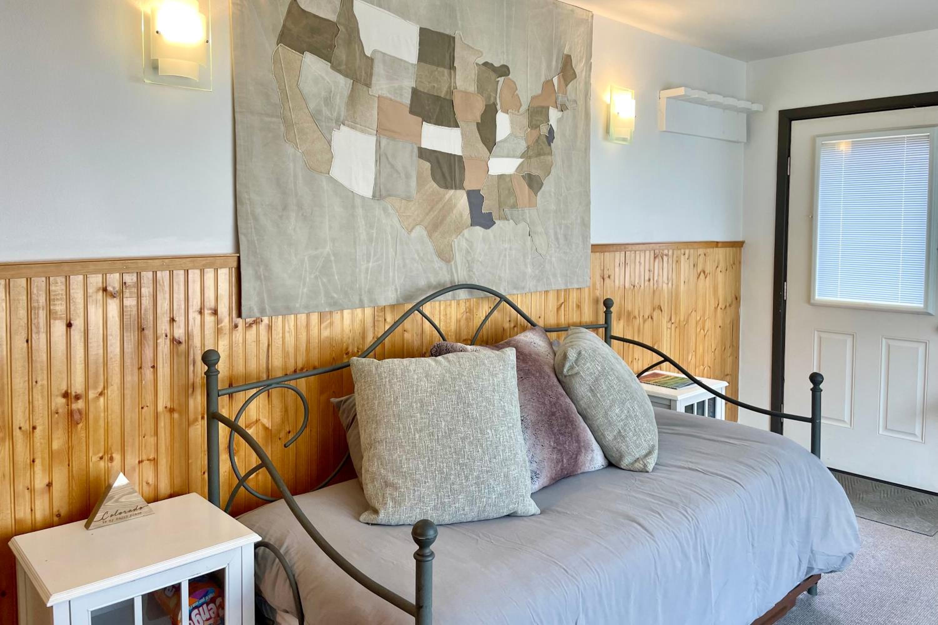 Fireside Inn & Hostel