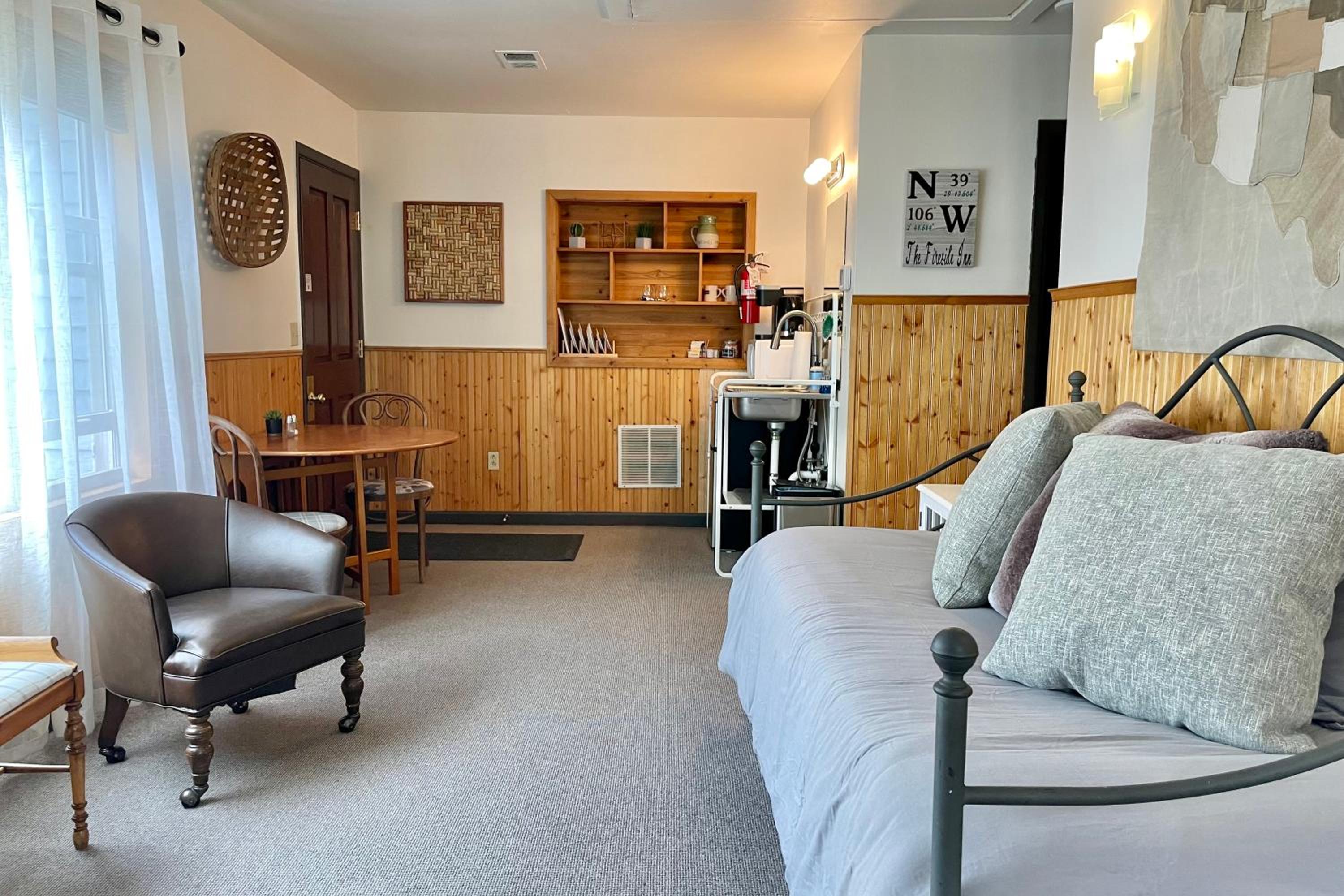Fireside Inn & Hostel