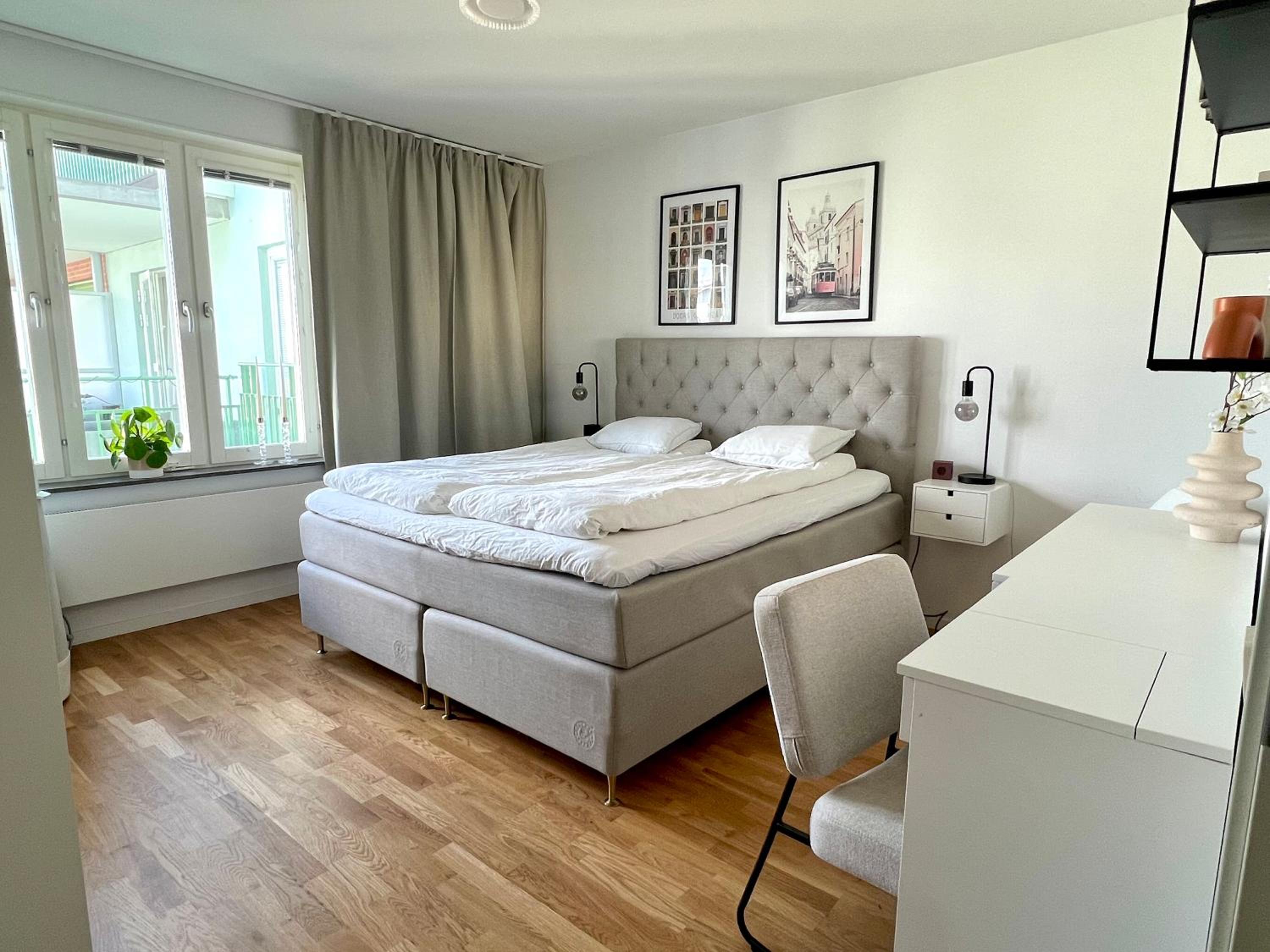 The Emerald Suite - Bright Scandinavian Private Apartment view 4