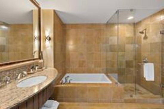 Suncadia Resort Luxury Suite with Amazing Mountain Views
