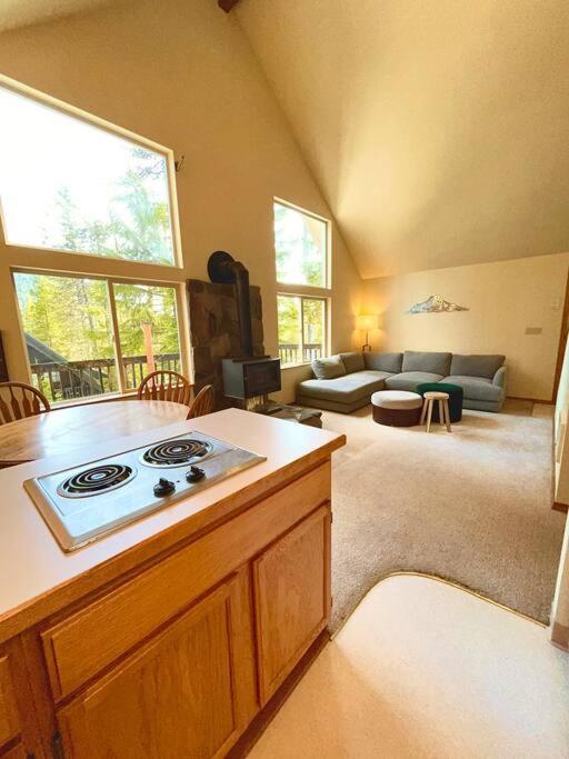Sweet Cabin in Government Camp, Oregon view 2