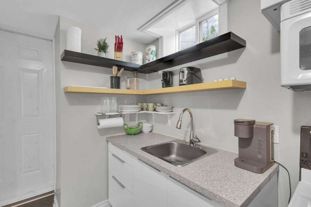 Cosy Guest Suite Near Shops, Transit, Hwy and GO!