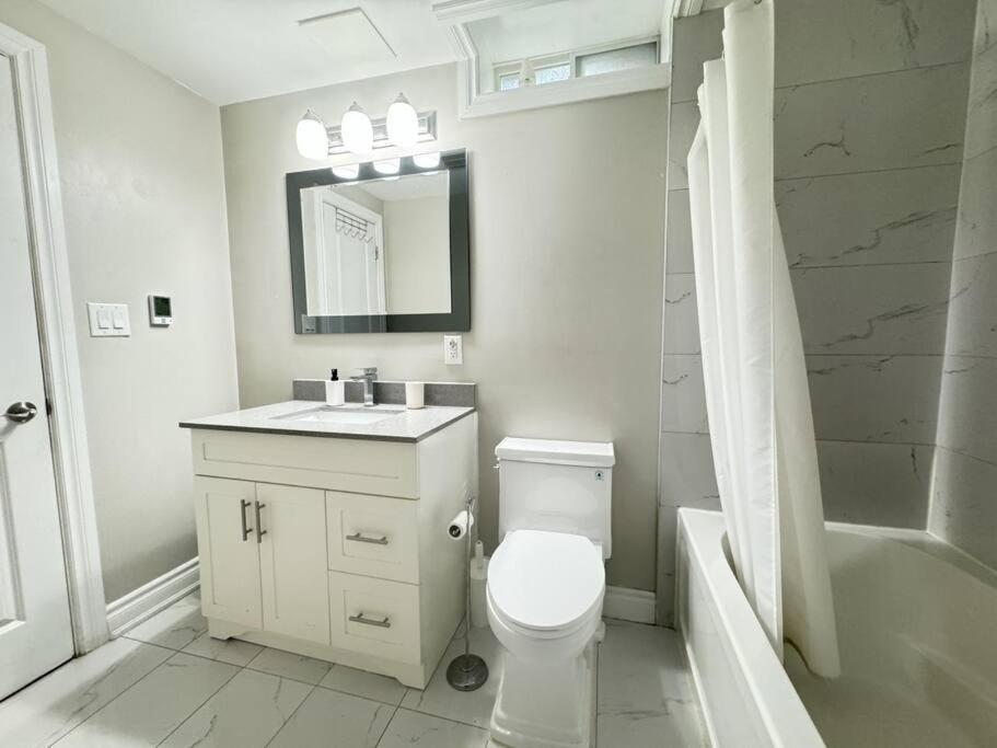 Cosy Guest Suite Near Shops, Transit, Hwy and GO!