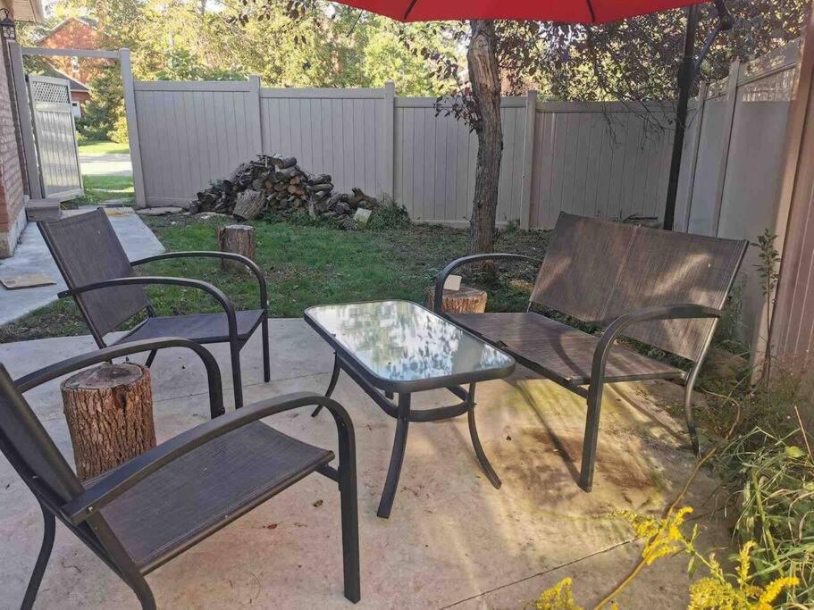Cosy Guest Suite Near Shops, Transit, Hwy and GO!