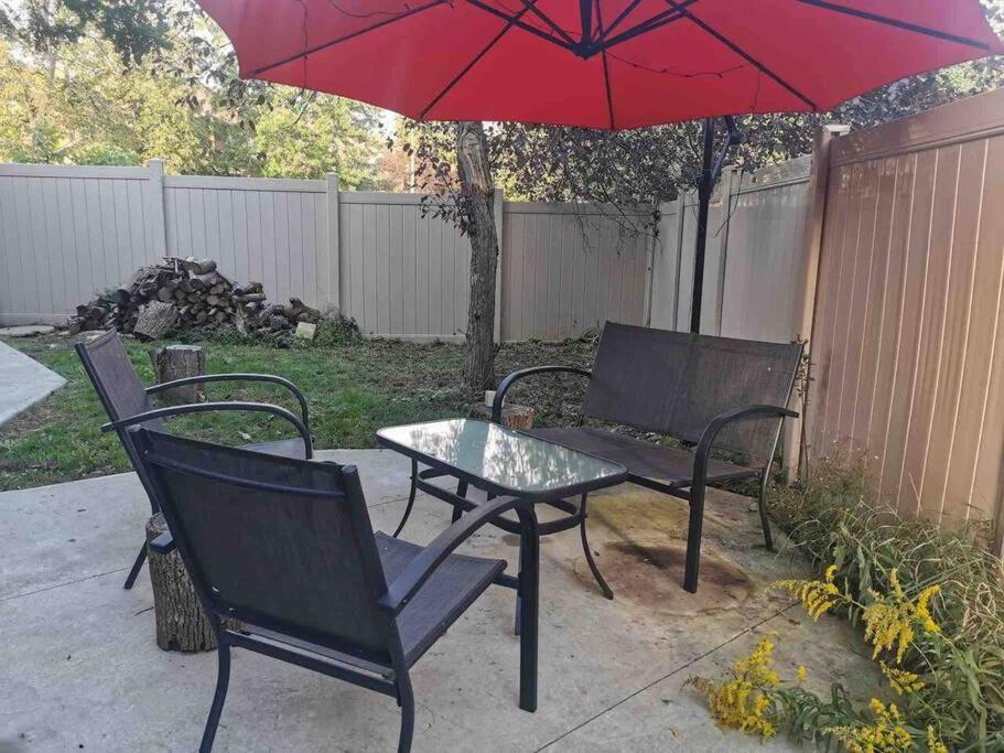 Cosy Guest Suite Near Shops, Transit, Hwy and GO!