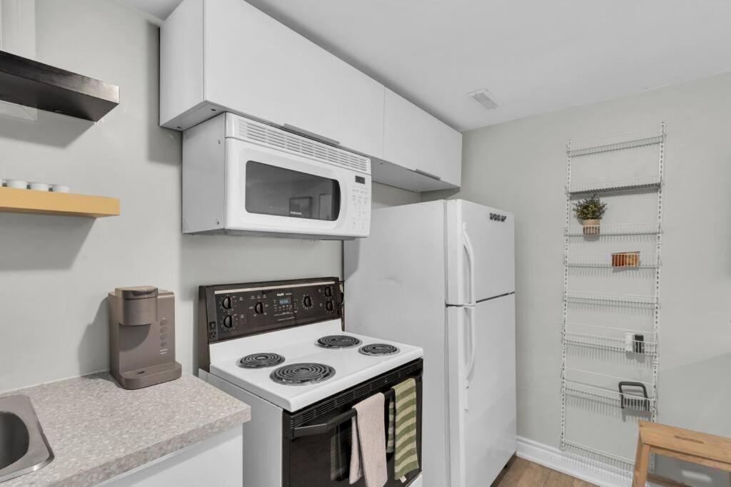 Cosy Guest Suite Near Shops, Transit, Hwy and GO!