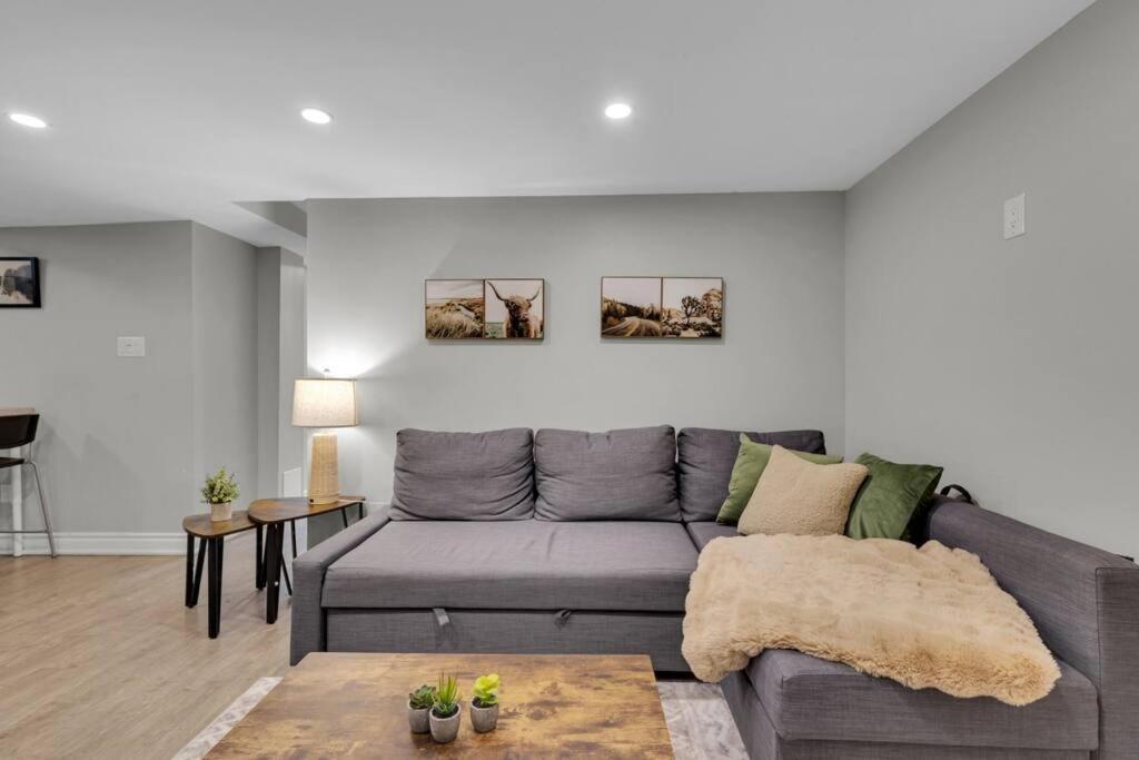 Cosy Guest Suite Near Shops, Transit, Hwy and GO!