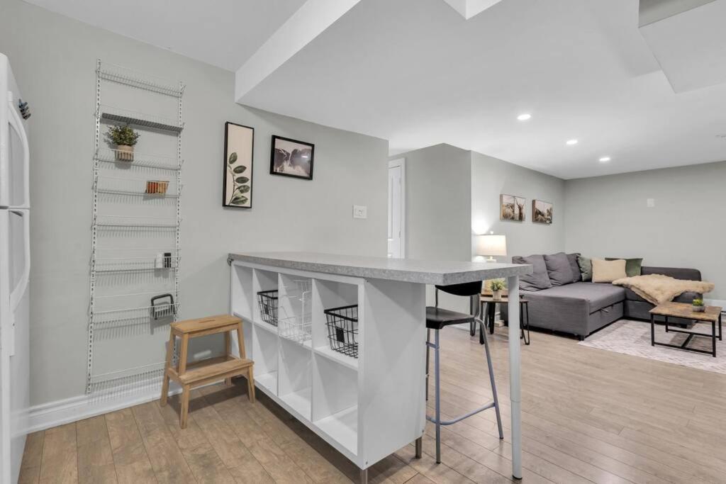 Cosy Guest Suite Near Shops, Transit, Hwy and GO!