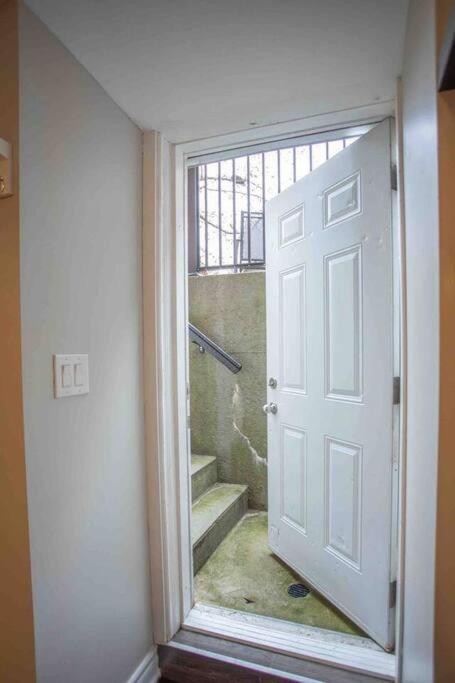 Cosy Guest Suite Near Shops, Transit, Hwy and GO!