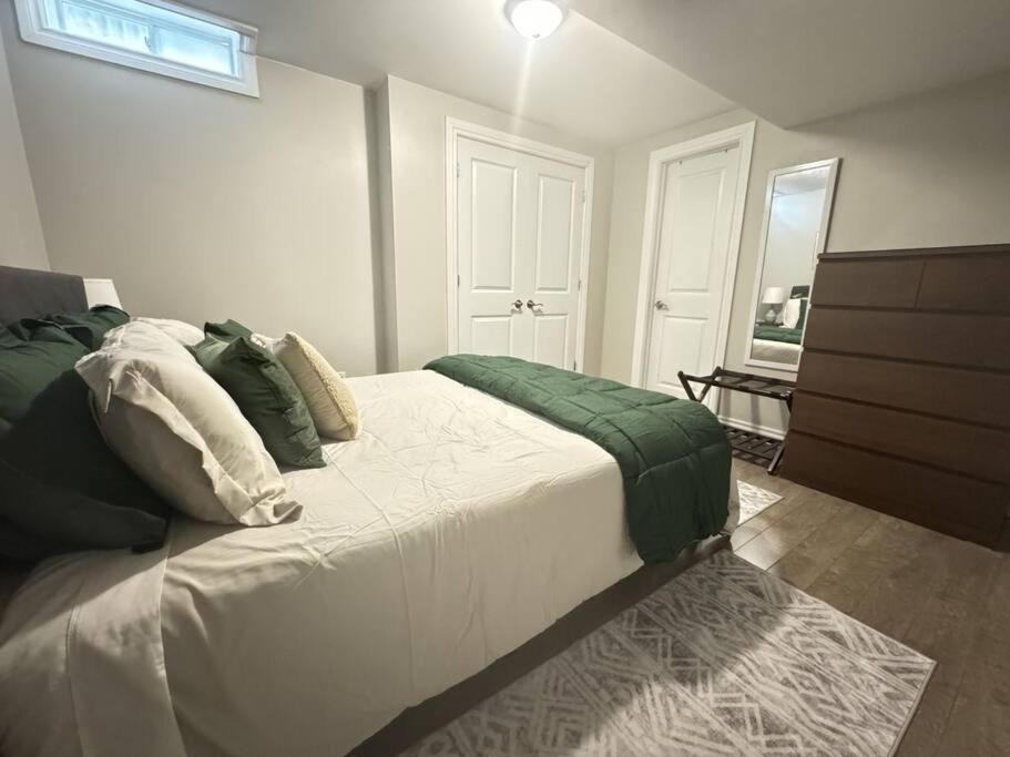 Cosy Guest Suite Near Shops, Transit, Hwy and GO!