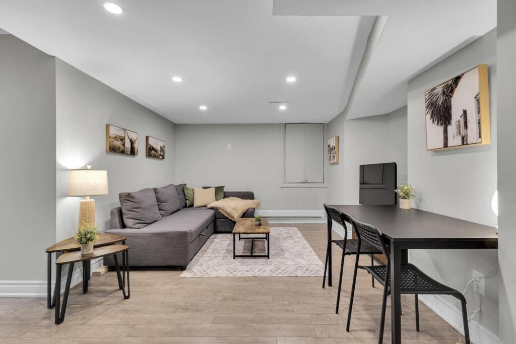 Cosy Guest Suite Near Shops, Transit, Hwy and GO!