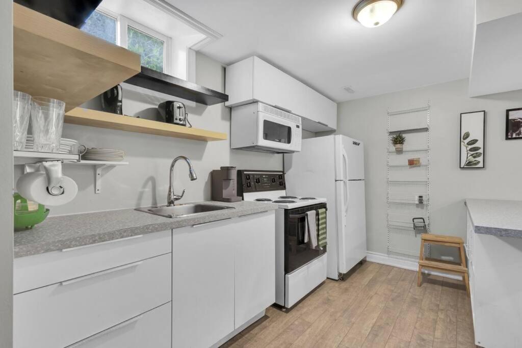 Cosy Guest Suite Near Shops, Transit, Hwy and GO!