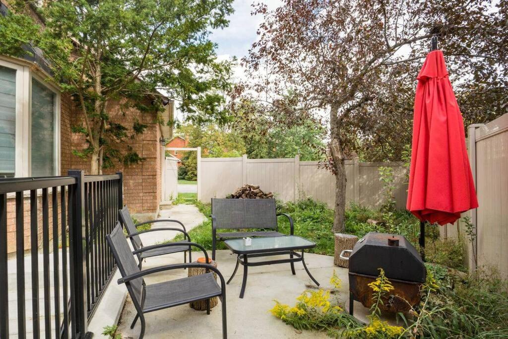 Cosy Guest Suite Near Shops, Transit, Hwy and GO!