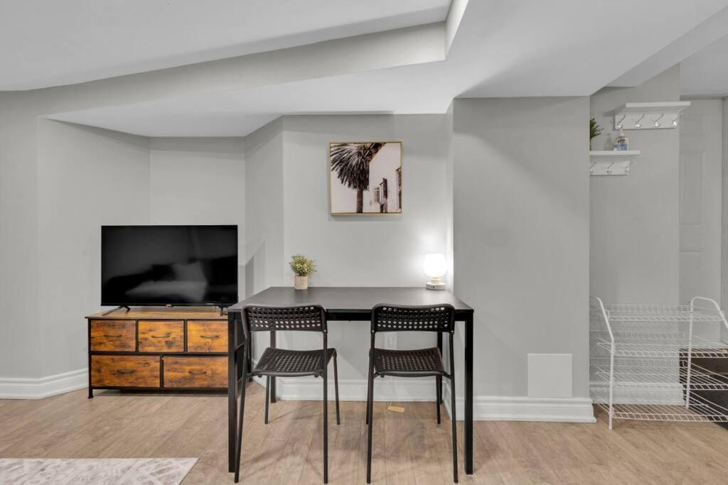 Cosy Guest Suite Near Shops, Transit, Hwy and GO!