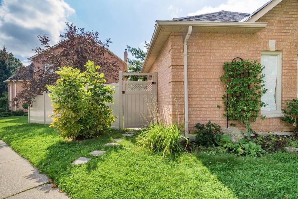 Cosy Guest Suite Near Shops, Transit, Hwy and GO!