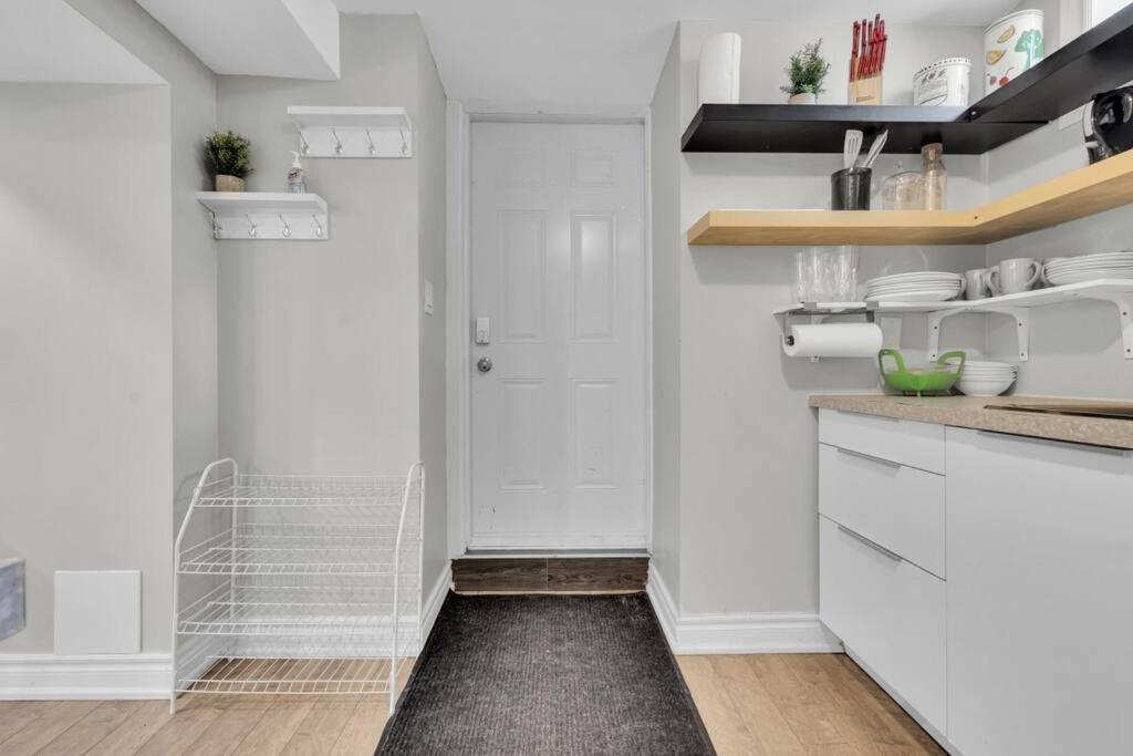Cosy Guest Suite Near Shops, Transit, Hwy and GO!