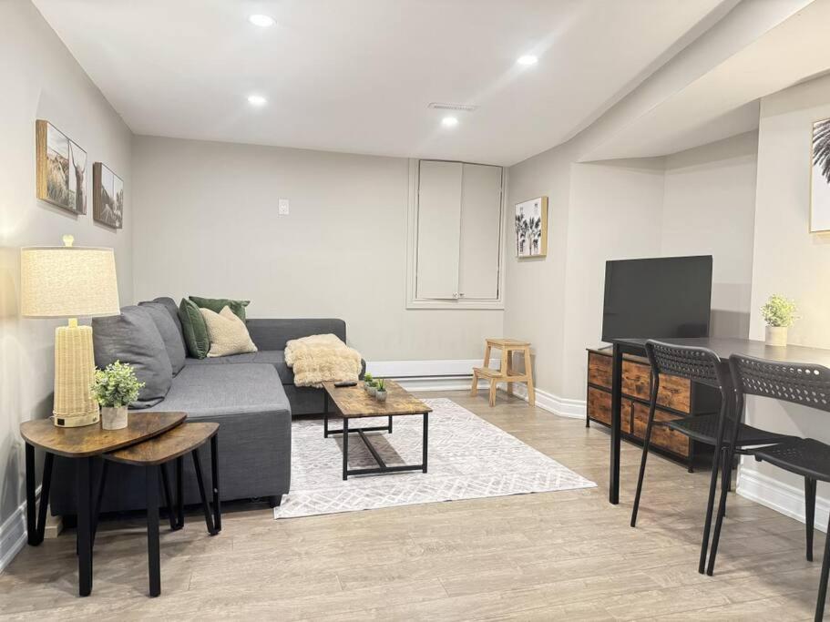 Cosy Guest Suite Near Shops, Transit, Hwy and GO!
