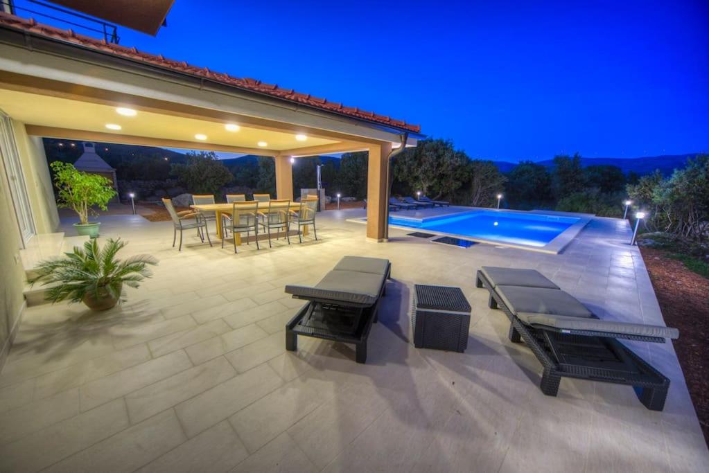 New Luxury Villa with heated Pool, Marina-Trogir view 2
