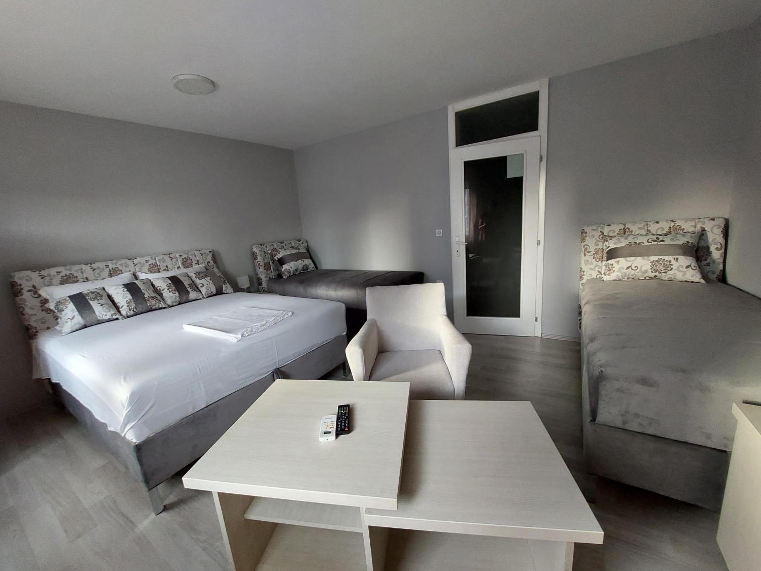 Apartments MIMOZA